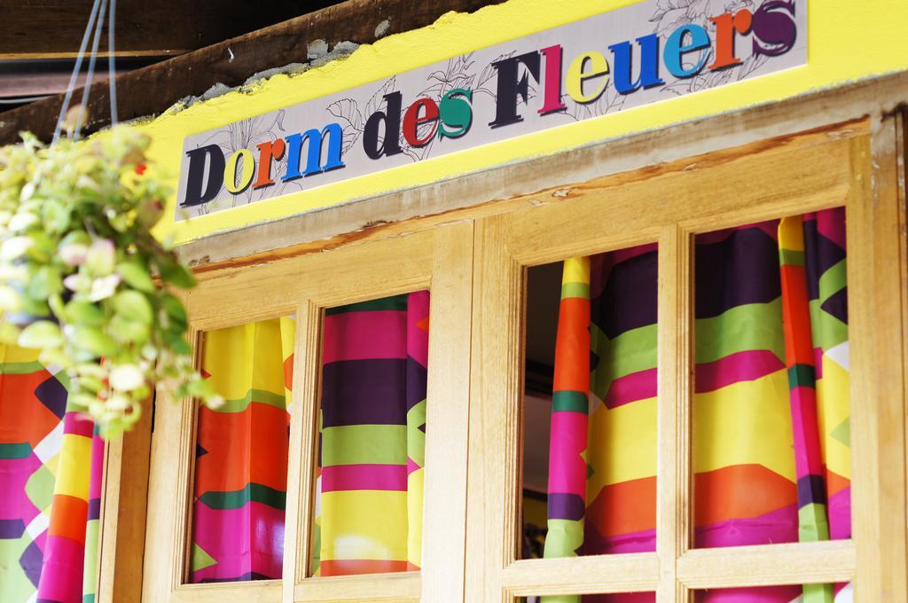 Dorm Des Fleurs Hostel Khao Lak Exterior foto